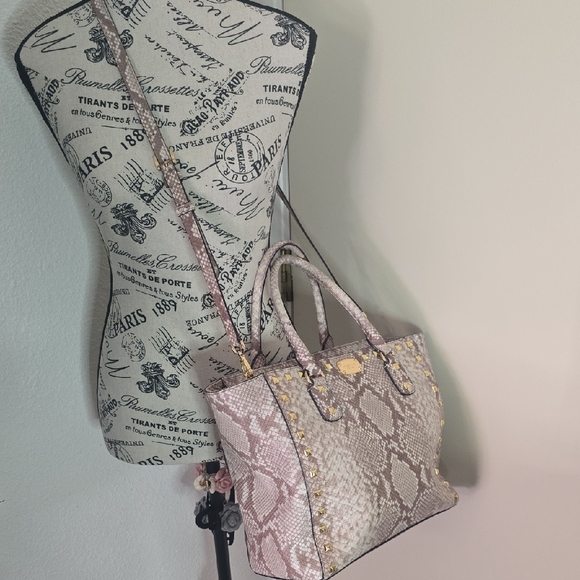 Michael Kors Pink Faux Snake Skin Leather Tote Bag W/ Gold Studs (NWOT)โจ๏ธ๐โจ๏ธ - Picture 4 of 10